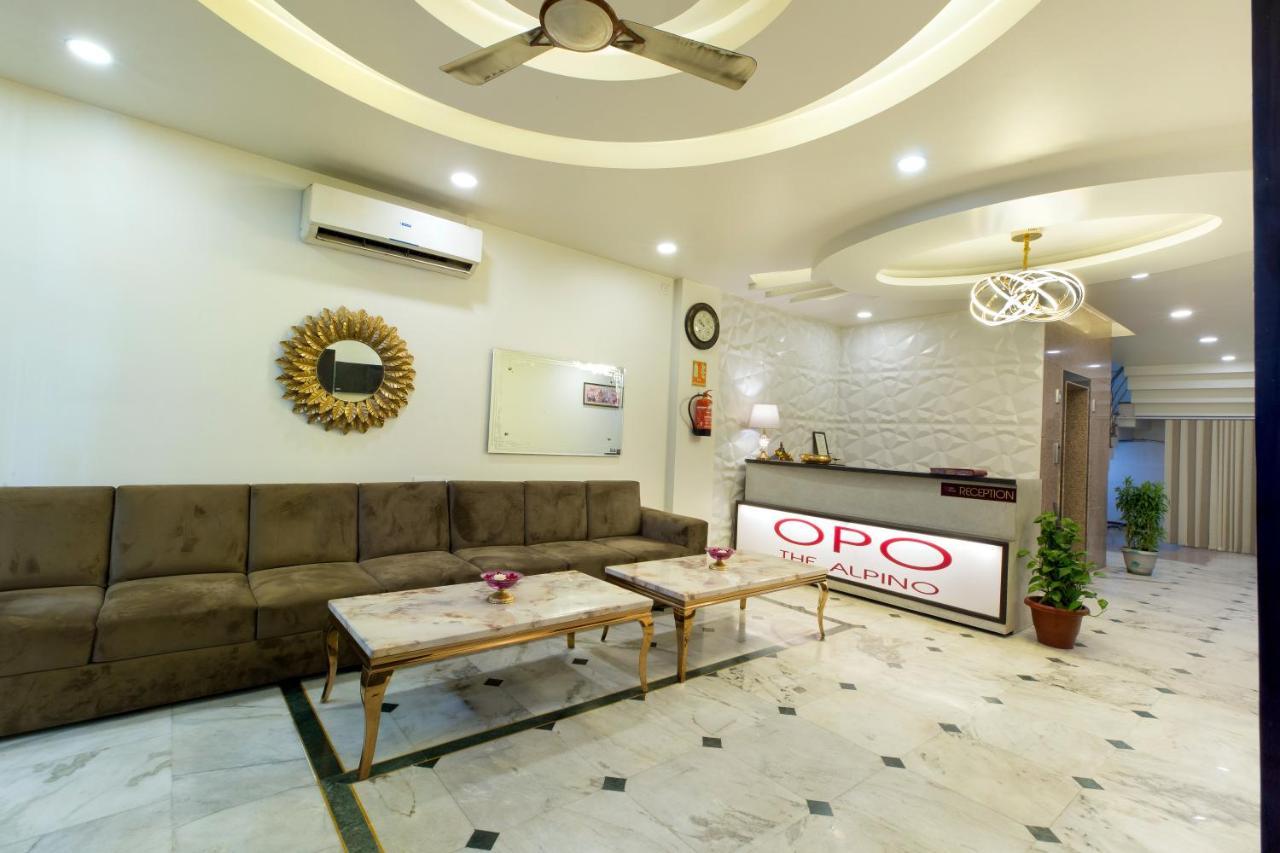 The Alpino Hotel New Delhi Exterior photo